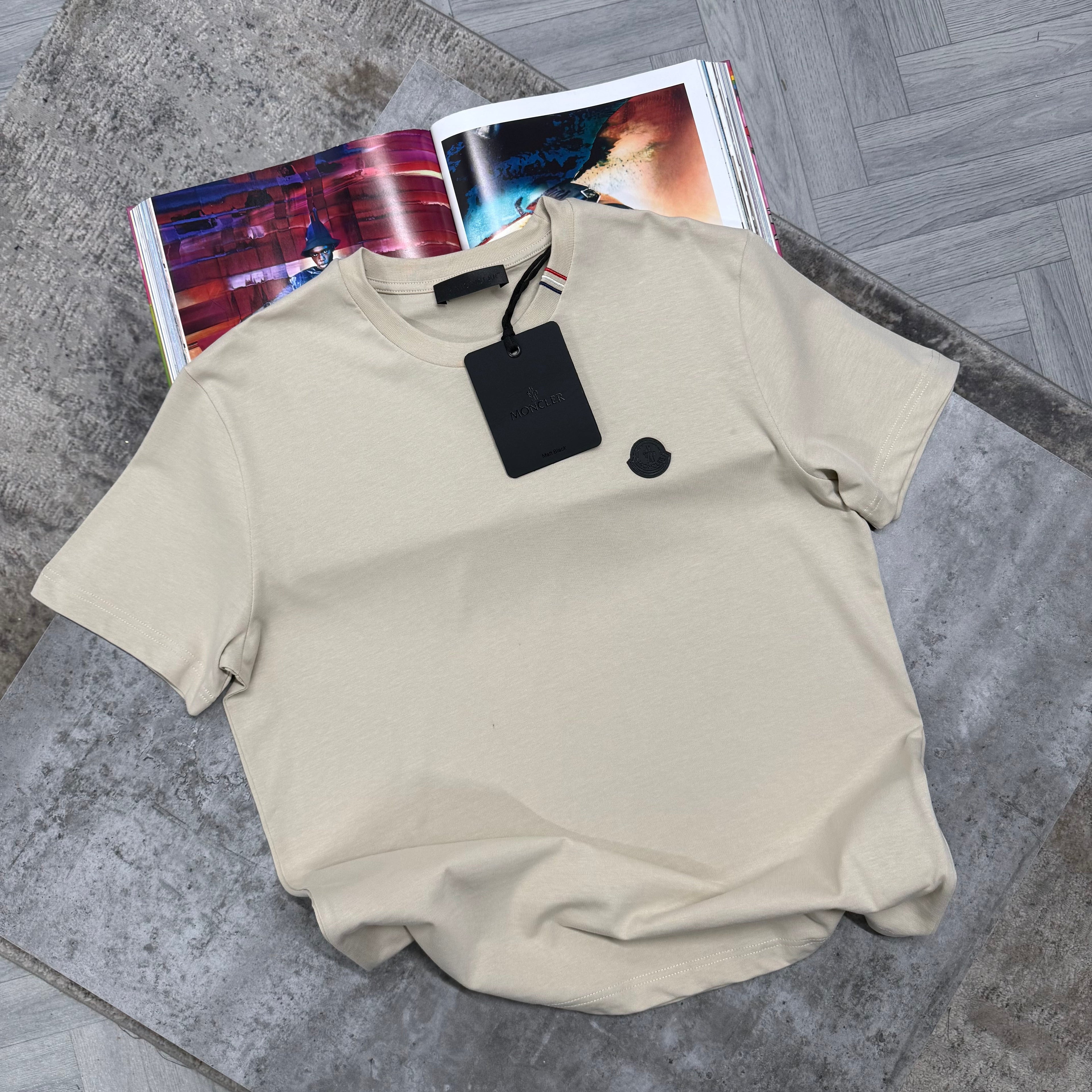 MNCLR BLACK BADGE T SHIRT - BEIGE