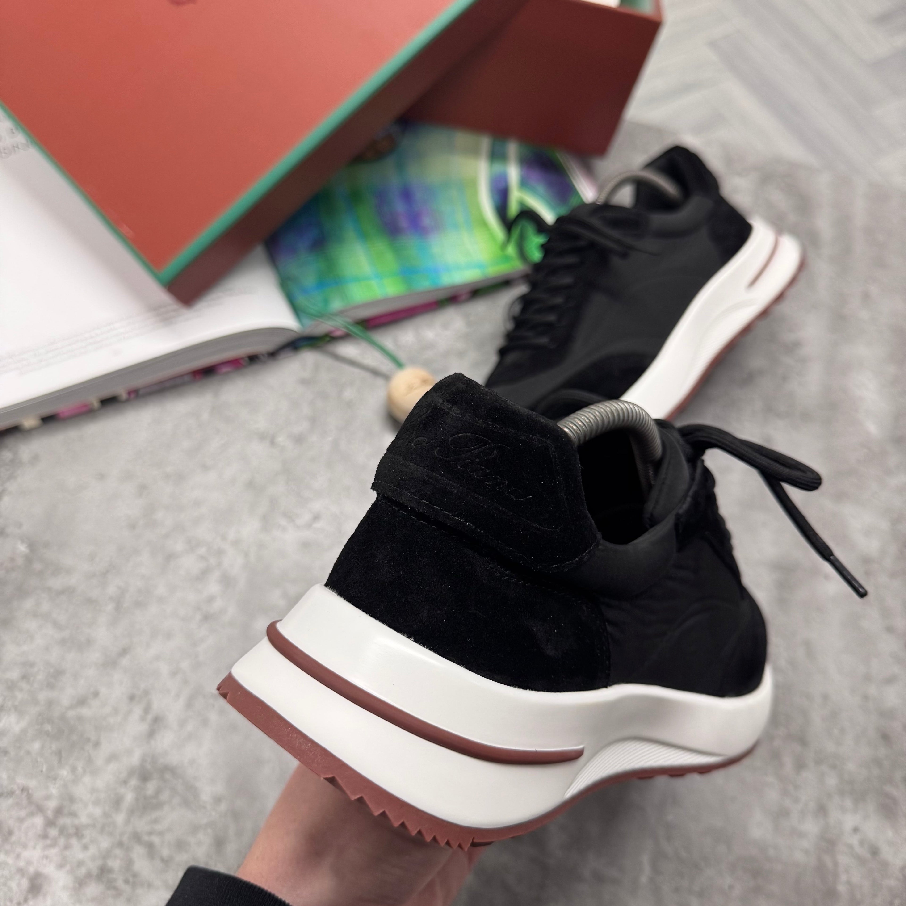 LORO SUEDE RUNNER TRAINER - BLACK